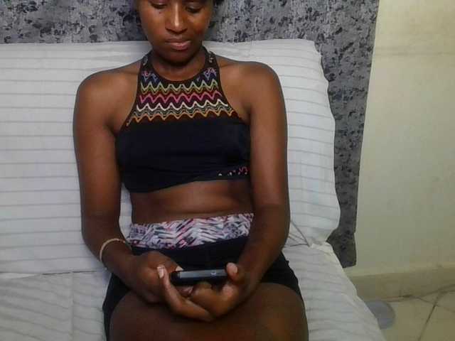 Brunnette-blonde's BongaCams show and profile