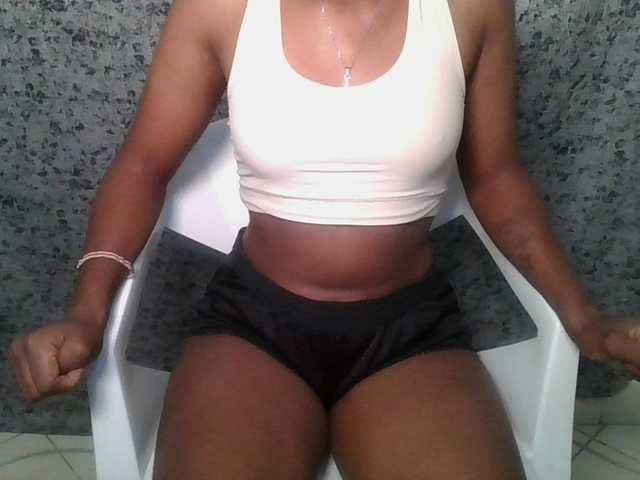 Brunnette-blonde's BongaCams show and profile