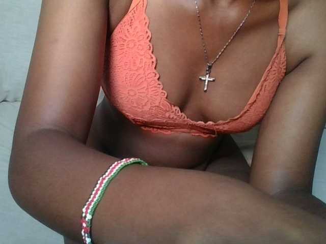 Brunnette-blonde's BongaCams show and profile