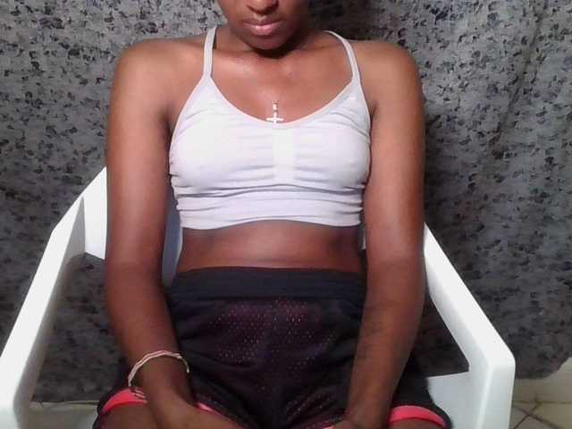 Brunnette-blonde's BongaCams show and profile