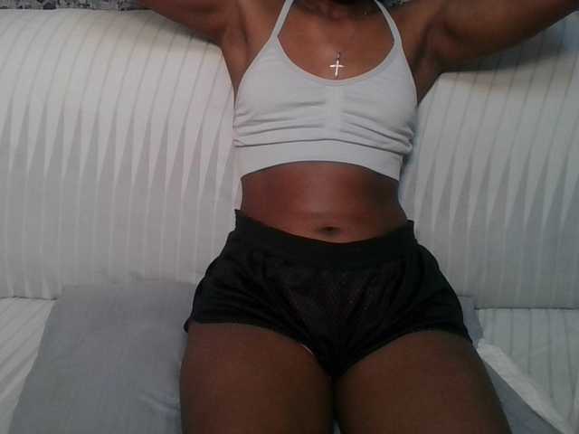 Brunnette-blonde webcam