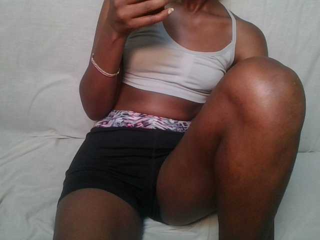 Brunnette-blonde's BongaCams show and profile