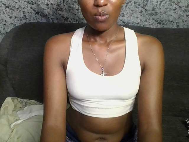 Brunnette-blonde Live Cam on BongaCams