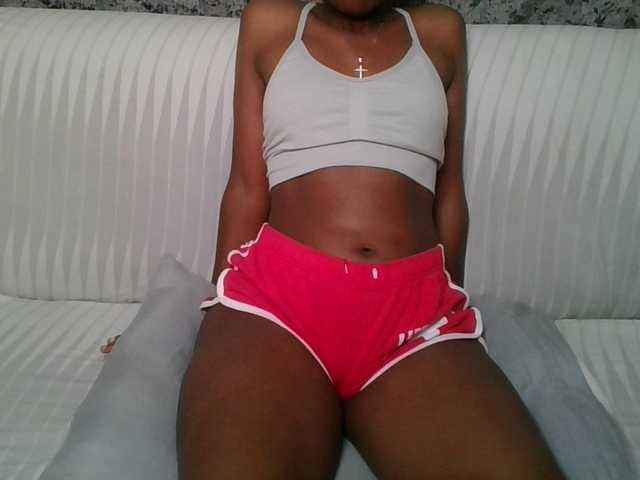 Brunnette-blonde's BongaCams show and profile