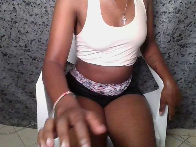 Brunnette-blonde webcam