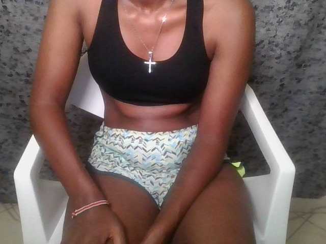 Brunnette-blonde's BongaCams show and profile