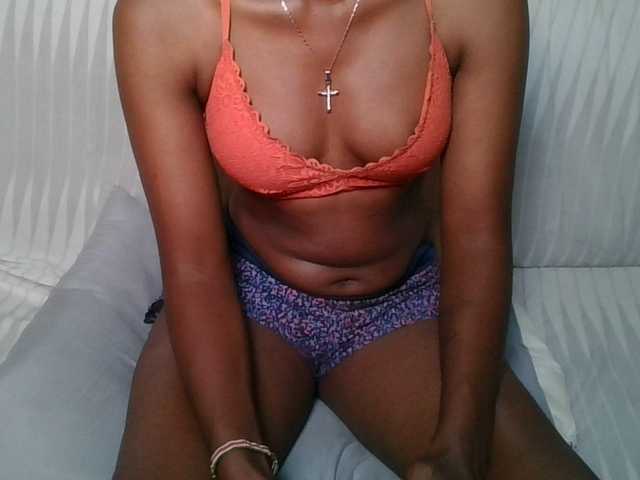 Brunnette-blonde's BongaCams show and profile