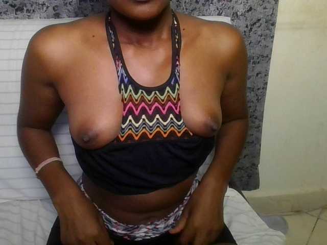 Brunnette-blonde's BongaCams show and profile