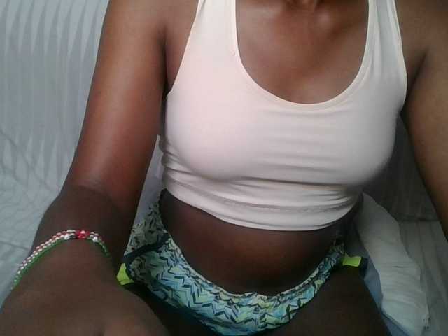 Brunnette-blonde's BongaCams show and profile