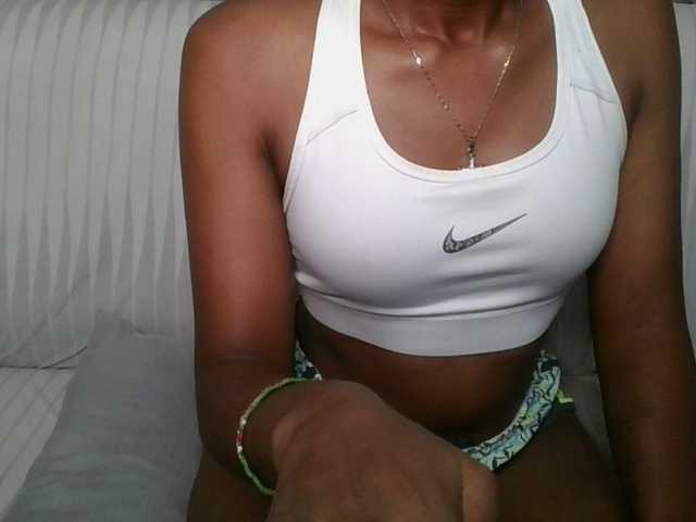 Brunnette-blonde's BongaCams show and profile