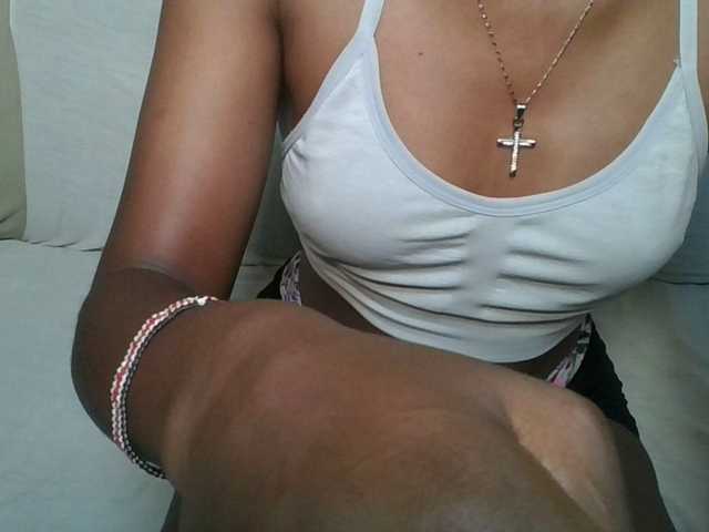 Brunnette-blonde's BongaCams show and profile