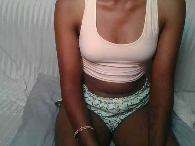 Brunnette-blonde's BongaCams show and profile