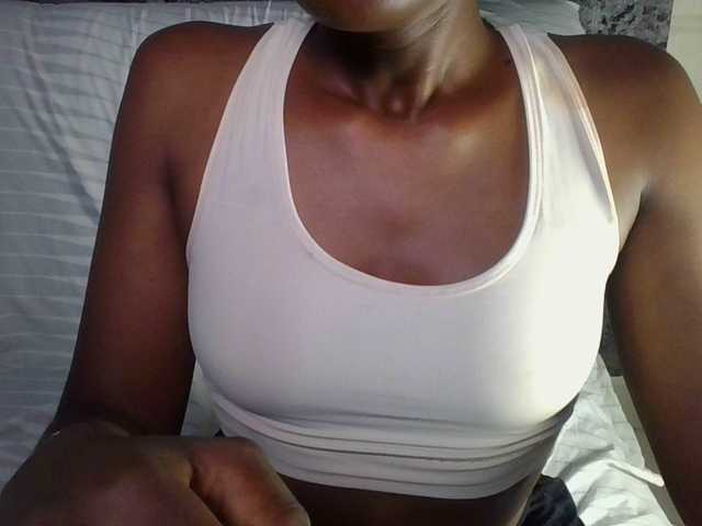 Brunnette-blonde's BongaCams show and profile