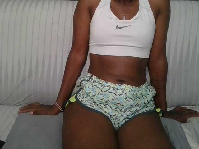 Brunnette-blonde's BongaCams show and profile