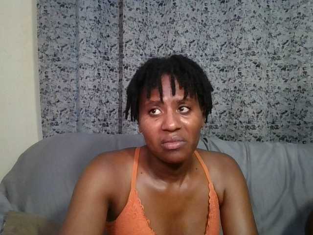 Brunnette-blonde's BongaCams show and profile