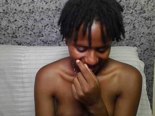 Brunnette-blonde's BongaCams show and profile