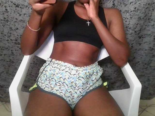 Brunnette-blonde's BongaCams show and profile