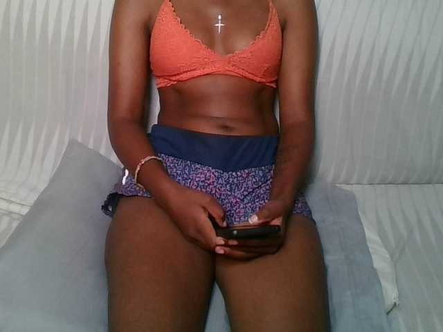 Brunnette-blonde's BongaCams show and profile