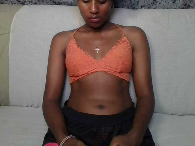 Brunnette-blonde's BongaCams show and profile