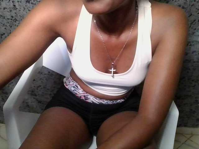 Brunnette-blonde's BongaCams show and profile