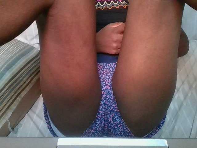 Brunnette-blonde live cam