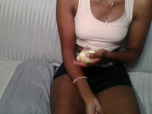 Brunnette-blonde's BongaCams show and profile