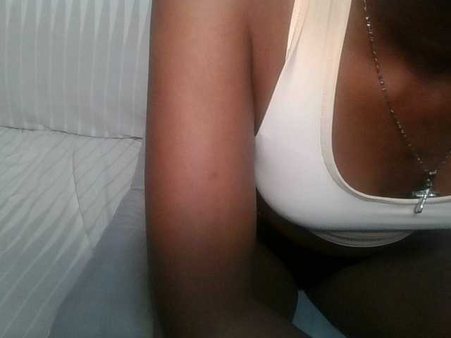 Brunnette-blonde's BongaCams show and profile