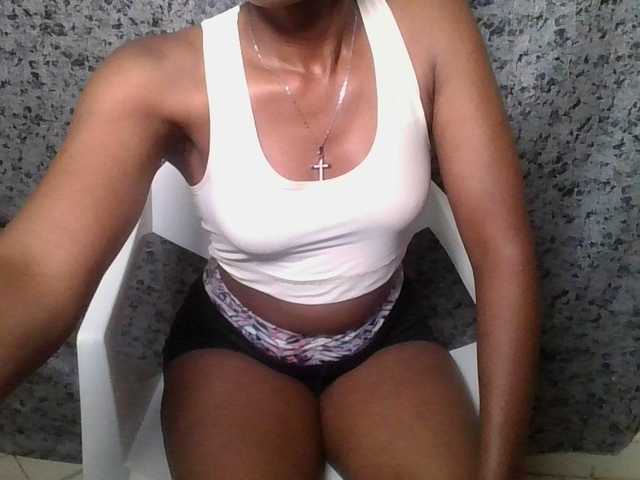 Brunnette-blonde's BongaCams show and profile