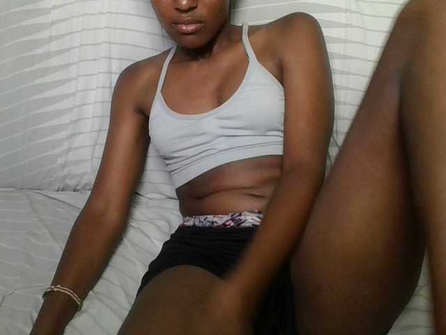 Brunnette-blonde's BongaCams show and profile