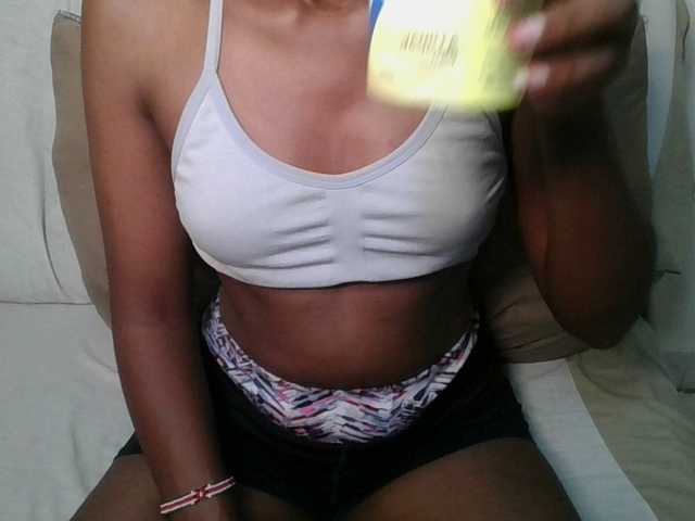 Brunnette-blonde's BongaCams show and profile