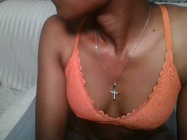 Brunnette-blonde's BongaCams show and profile