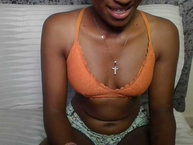 Brunnette-blonde webcam