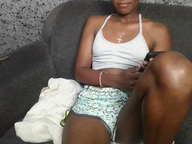 Brunnette-blonde's BongaCams show and profile