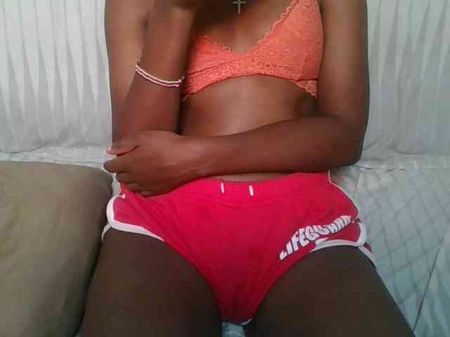 Brunnette-blonde webcam