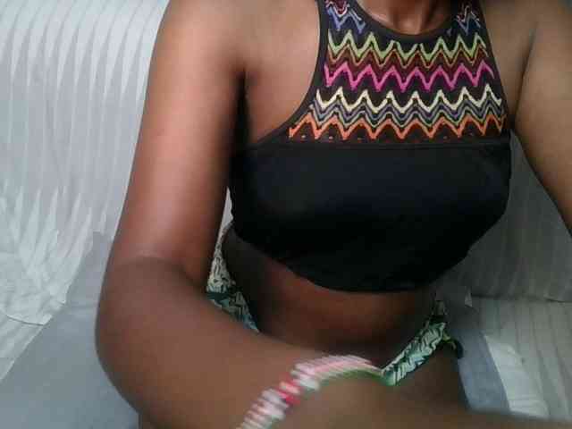 Brunnette-blonde webcam