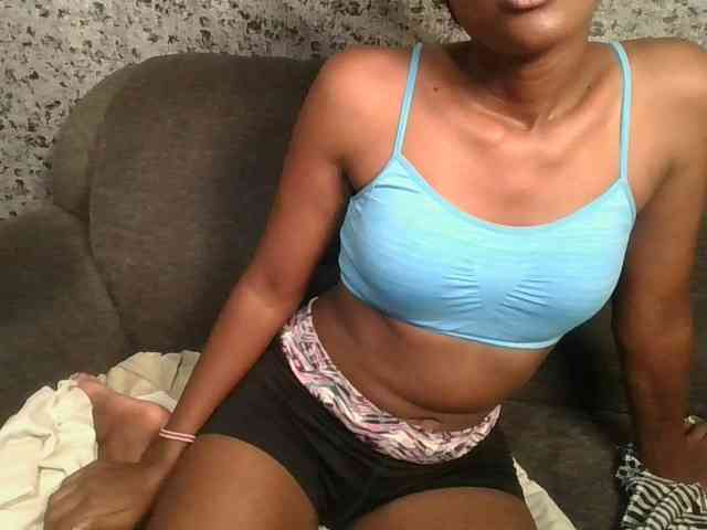 Brunnette-blonde webcam