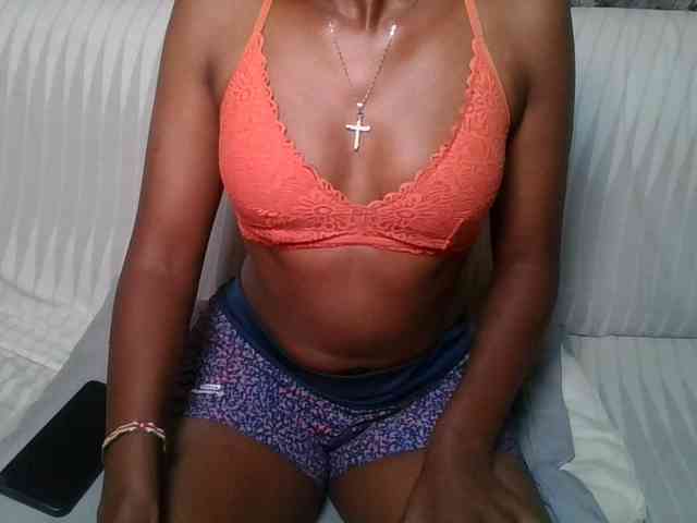 Brunnette-blonde webcam