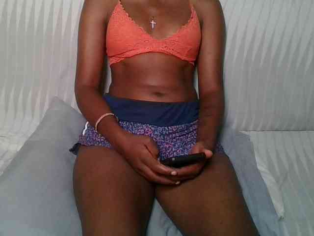 Brunnette-blonde webcam