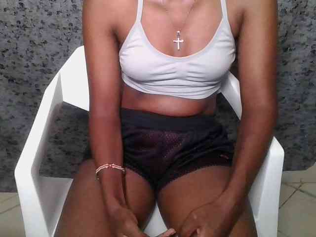 Brunnette-blonde webcam