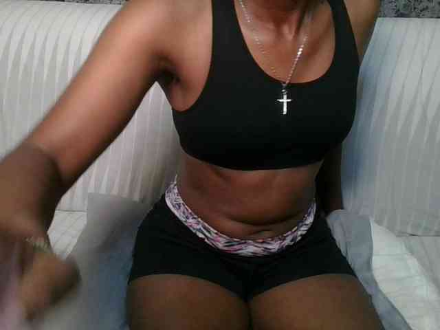 Brunnette-blonde webcam