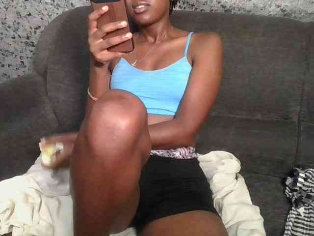 Brunnette-blonde webcam