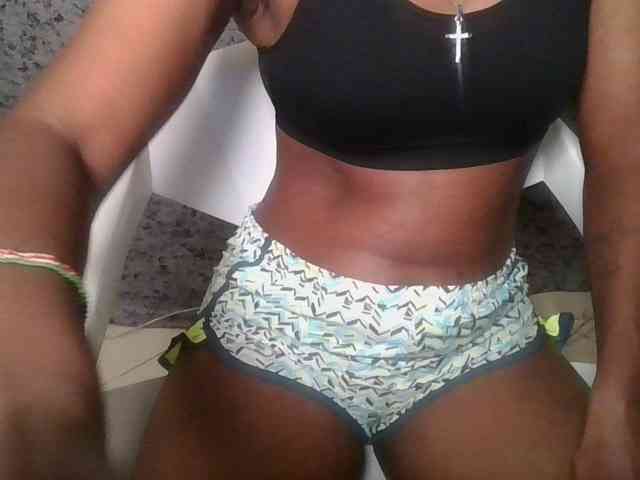 Brunnette-blonde webcam