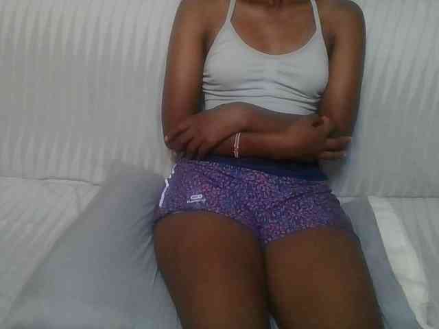 Brunnette-blonde webcam