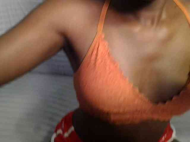 Brunnette-blonde webcam