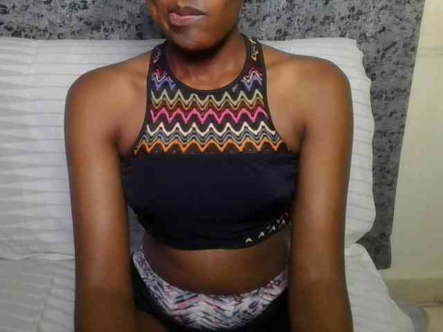 Brunnette-blonde webcam