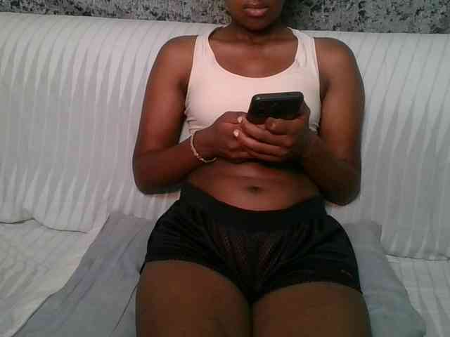 Brunnette-blonde webcam