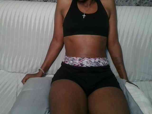 Brunnette-blonde webcam