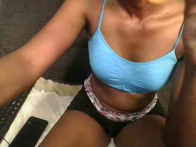 Brunnette-blonde webcam