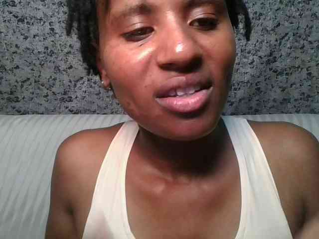 Brunnette-blonde webcam