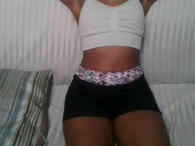 Brunnette-blonde webcam